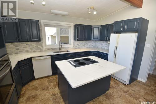 202 6Th Avenue E, Nipawin, SK - Indoor Photo Showing Kitchen