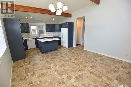 202 6Th Avenue E, Nipawin, SK - Indoor Photo Showing Kitchen