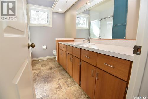 202 6Th Avenue E, Nipawin, SK - Indoor Photo Showing Bathroom