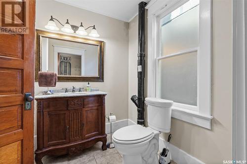 717 Dufferin Avenue, Saskatoon, SK - Indoor Photo Showing Bathroom