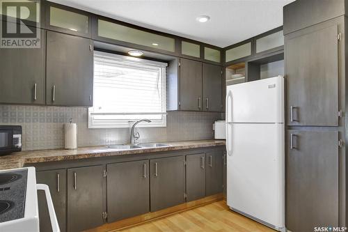 241 Smith Street, Regina, SK - Indoor Photo Showing Kitchen With Double Sink