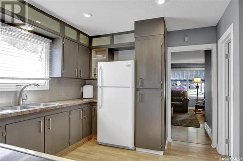 241 Smith Street, Regina, SK - Indoor Photo Showing Kitchen With Double Sink