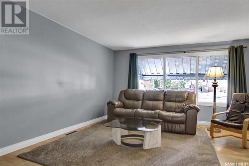 241 Smith Street, Regina, SK - Indoor Photo Showing Living Room