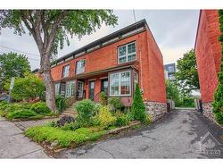 43 STRATHCONA Avenue  Ottawa, ON K1S 1X3