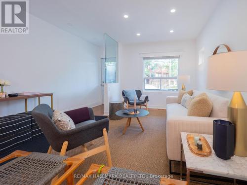 414 Jones Avenue, Toronto, ON - Indoor Photo Showing Living Room