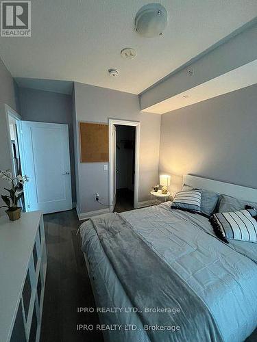 516 - 3220 Sheppard Avenue E, Toronto, ON - Indoor Photo Showing Bedroom