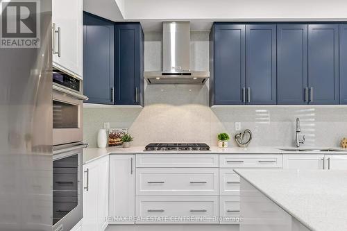 28 Klein Way, Whitby, ON - Indoor Photo Showing Kitchen With Upgraded Kitchen