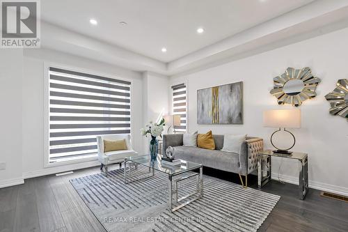 28 Klein Way, Whitby, ON - Indoor Photo Showing Living Room