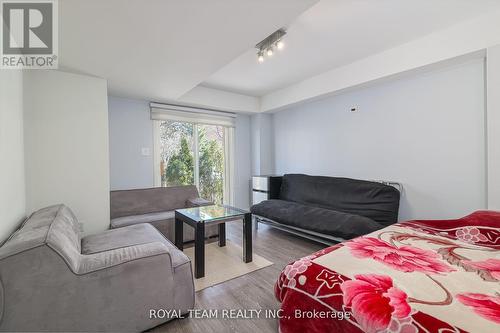 280 - 23 Observatory Lane, Richmond Hill, ON - Indoor Photo Showing Living Room