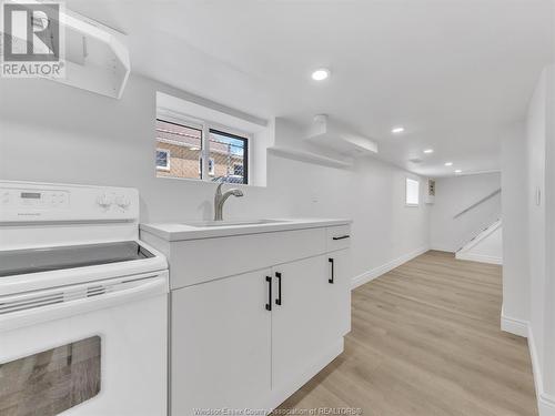 1662 Cadillac Street, Windsor, ON - Indoor Photo Showing Laundry Room