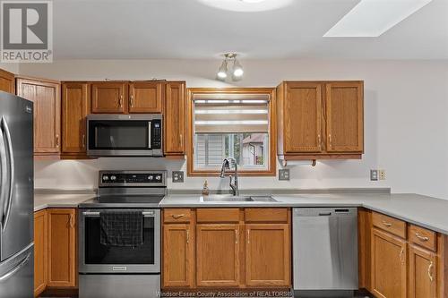 3438 Treeline Court, Windsor, ON - Indoor Photo Showing Kitchen