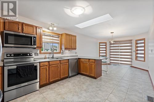 3438 Treeline Court, Windsor, ON - Indoor Photo Showing Kitchen