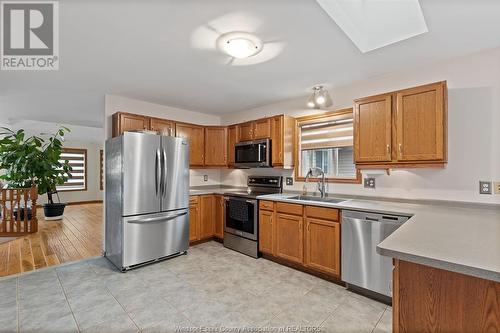 3438 Treeline Court, Windsor, ON - Indoor Photo Showing Kitchen