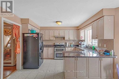 21 Sprucelands Avenue, Brampton, ON - Indoor Photo Showing Kitchen