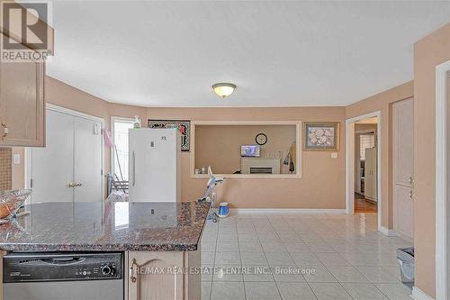 21 Sprucelands Avenue, Brampton, ON - Indoor Photo Showing Kitchen