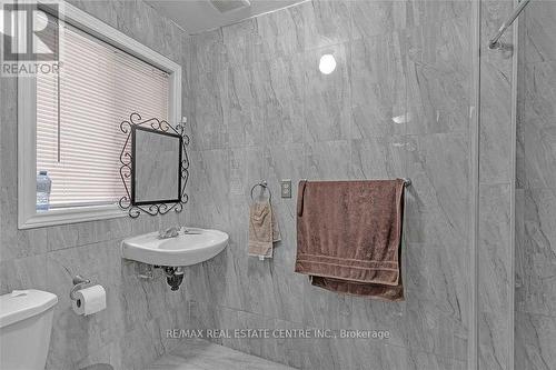 21 Sprucelands Avenue, Brampton, ON - Indoor Photo Showing Bathroom