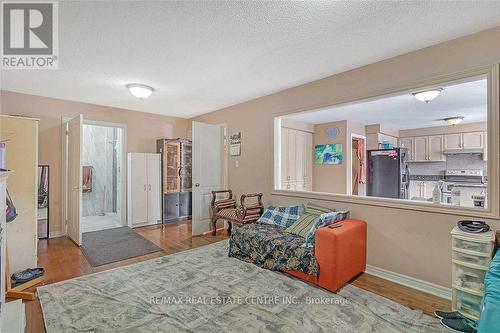 21 Sprucelands Avenue, Brampton, ON - Indoor