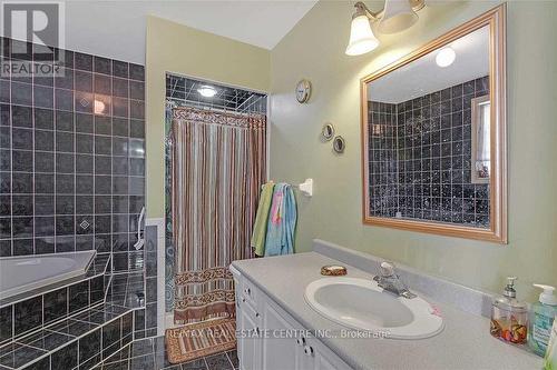 21 Sprucelands Avenue, Brampton, ON - Indoor Photo Showing Bathroom