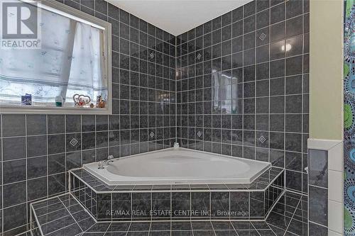 21 Sprucelands Avenue, Brampton, ON - Indoor Photo Showing Bathroom