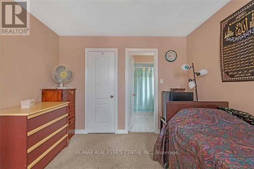 21 Sprucelands Avenue, Brampton, ON - Indoor Photo Showing Bedroom