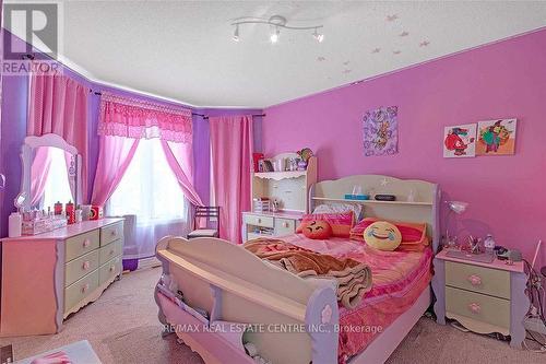 21 Sprucelands Avenue, Brampton, ON - Indoor Photo Showing Bedroom