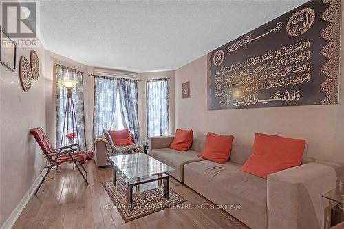 21 Sprucelands Avenue, Brampton, ON - Indoor Photo Showing Living Room