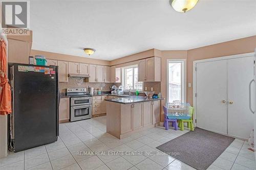 21 Sprucelands Avenue, Brampton, ON - Indoor Photo Showing Kitchen