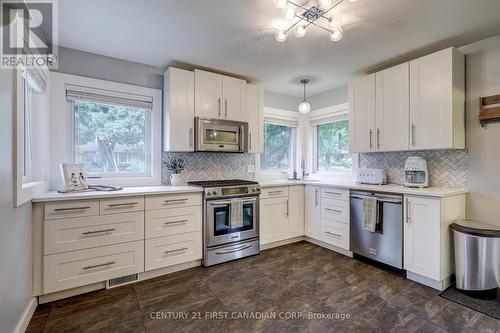 389 Mckeon Avenue, London, ON - Indoor Photo Showing Kitchen