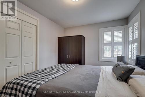 389 Mckeon Avenue, London, ON - Indoor Photo Showing Bedroom