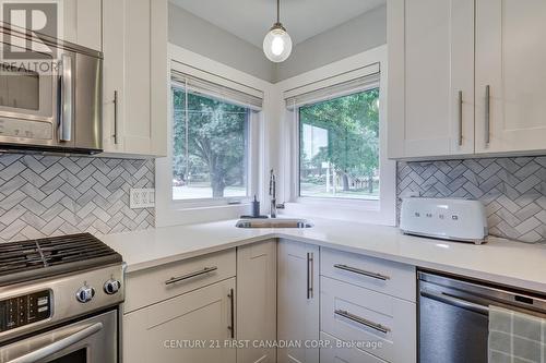 389 Mckeon Avenue, London, ON - Indoor Photo Showing Kitchen With Upgraded Kitchen