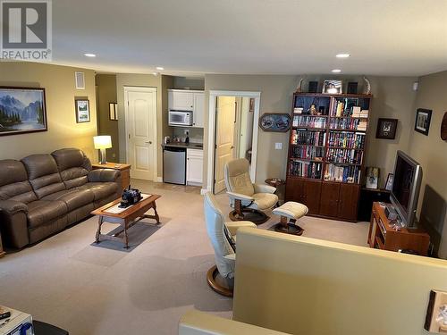 2629 Cornwall Drive Unit# 109, Penticton, BC - Indoor Photo Showing Living Room