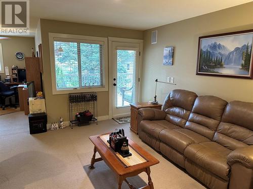 2629 Cornwall Drive Unit# 109, Penticton, BC - Indoor Photo Showing Living Room