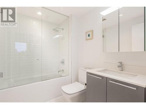 9Xx 2220 Kingsway, Vancouver, BC - Indoor Photo Showing Bathroom