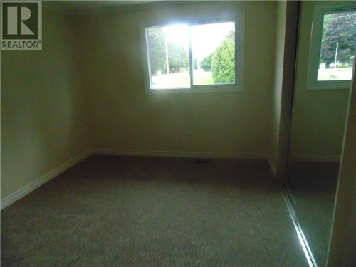 10 Fifth Street, Johnstown, ON - Indoor Photo Showing Other Room