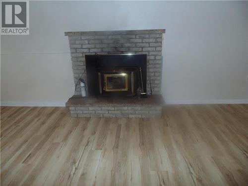 10 Fifth Street, Johnstown, ON - Indoor Photo Showing Living Room With Fireplace