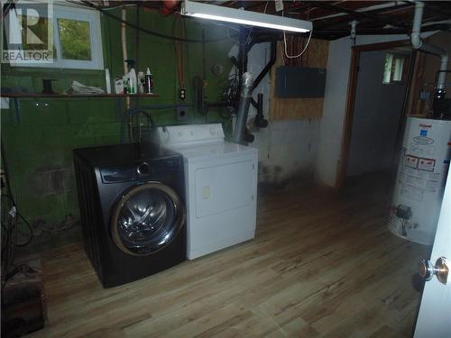 10 Fifth Street, Johnstown, ON - Indoor Photo Showing Laundry Room