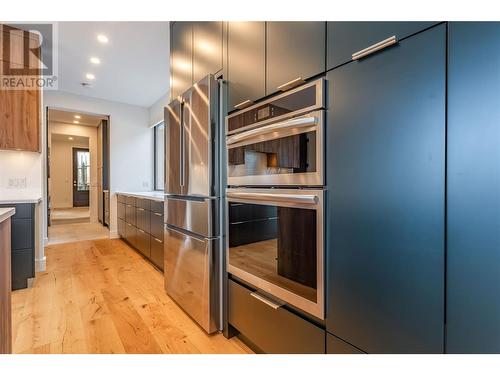 372 Clifton Road N, Kelowna, BC - Indoor Photo Showing Kitchen