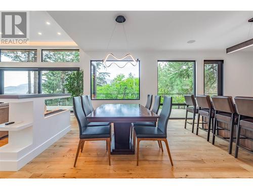 372 Clifton Road N, Kelowna, BC - Indoor Photo Showing Dining Room