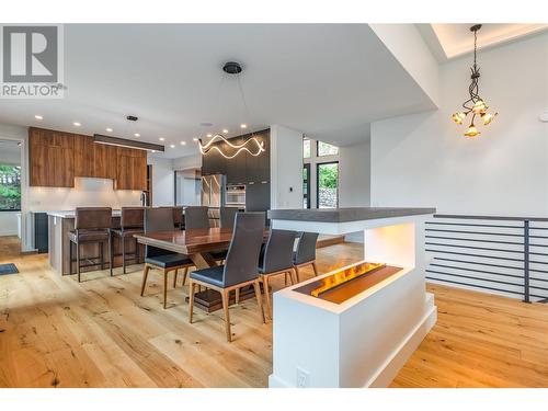 372 Clifton Road N, Kelowna, BC - Indoor Photo Showing Dining Room