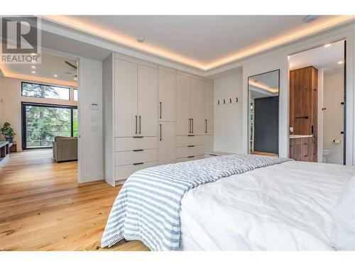 372 Clifton Road N, Kelowna, BC - Indoor Photo Showing Bedroom