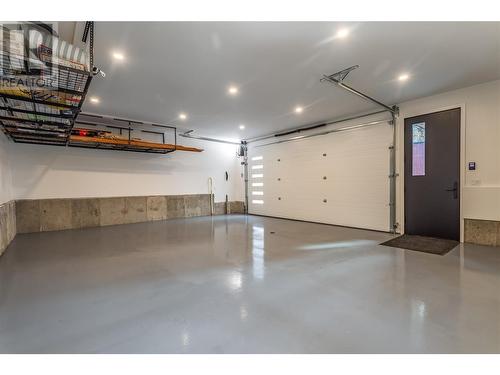 372 Clifton Road N, Kelowna, BC - Indoor Photo Showing Garage