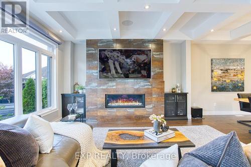 44 Riesling Court, Hamilton, ON - Indoor Photo Showing Living Room With Fireplace