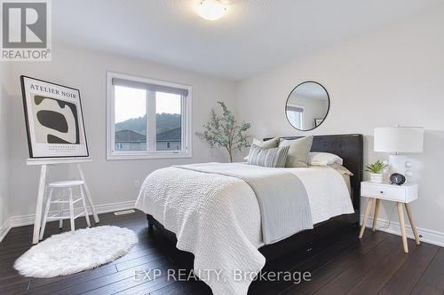 44 Riesling Court, Hamilton, ON - Indoor Photo Showing Bedroom