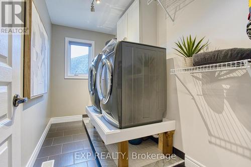 44 Riesling Court, Hamilton, ON - Indoor Photo Showing Laundry Room