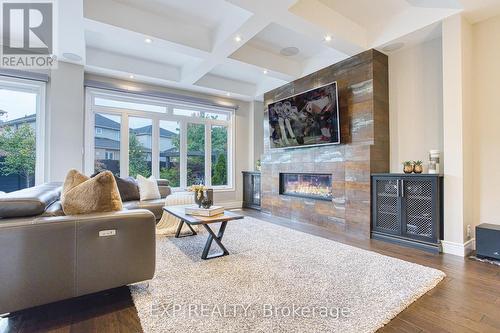 44 Riesling Court, Hamilton, ON - Indoor Photo Showing Living Room With Fireplace