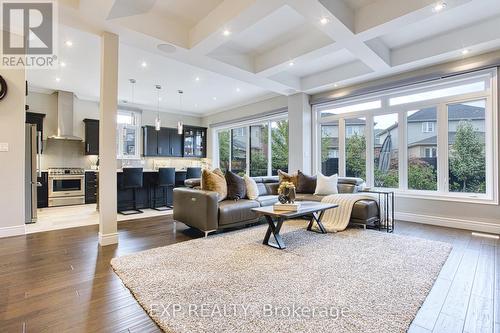 44 Riesling Court, Hamilton, ON - Indoor Photo Showing Living Room