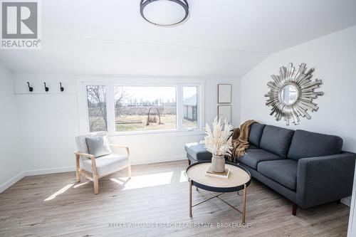 191 County Rd 20 Road, Prince Edward County (Hillier), ON - Indoor Photo Showing Living Room