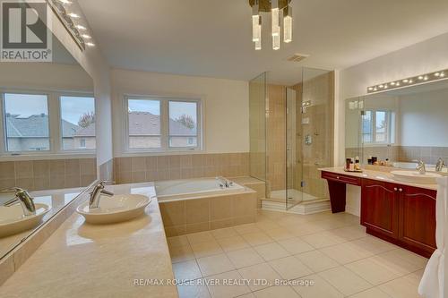 13 Pathlink Gate, Brampton, ON - Indoor Photo Showing Bathroom