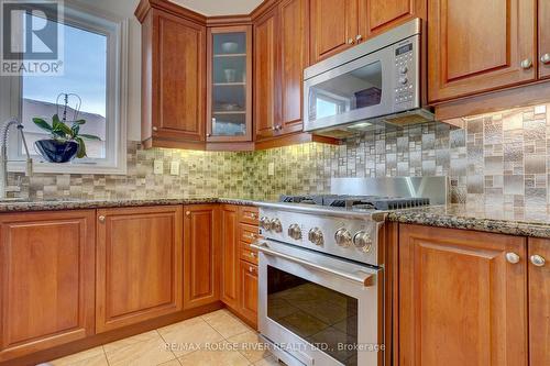 13 Pathlink Gate, Brampton, ON - Indoor Photo Showing Kitchen