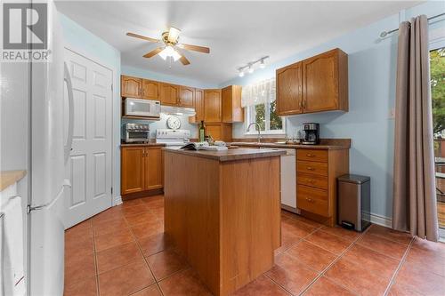 405 Sweezey Court, Pembroke, ON - Indoor Photo Showing Kitchen